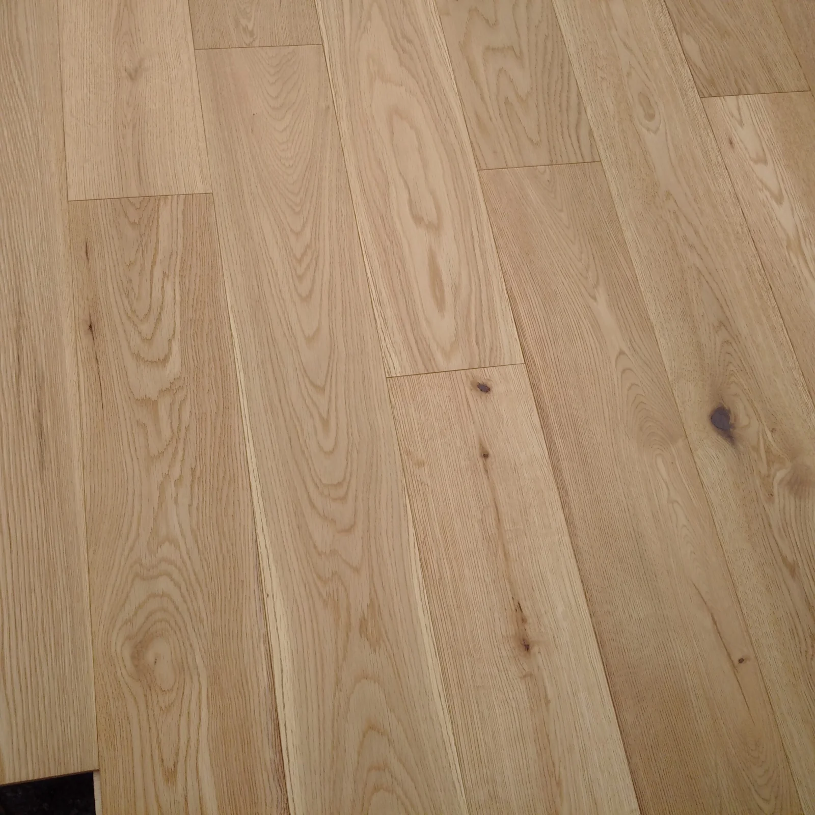 Natural Touch – Engineered Oak Plank Flooring - Image 3